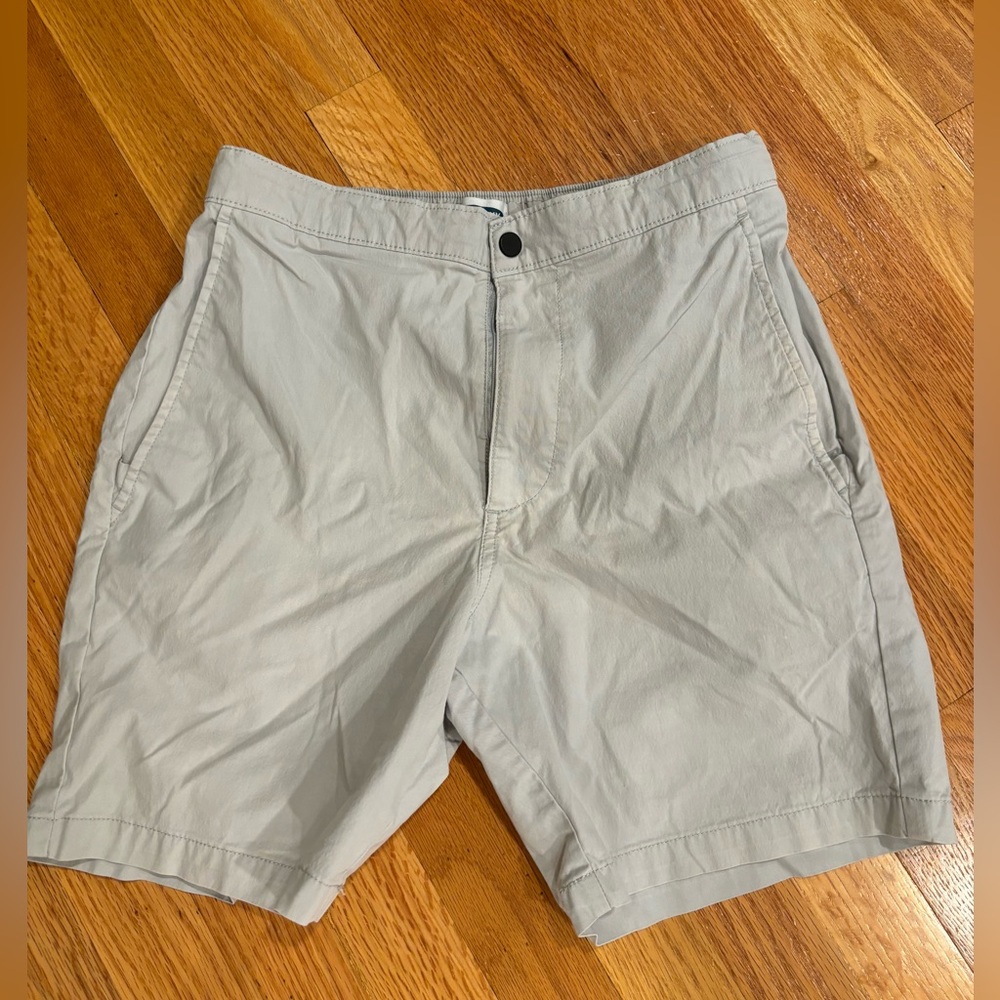 Men’s Old Navy lightweight shorts.  Size Small.  Light Gray.